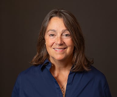 AG25-Jackie_Russ-258059-384x320-96dpi